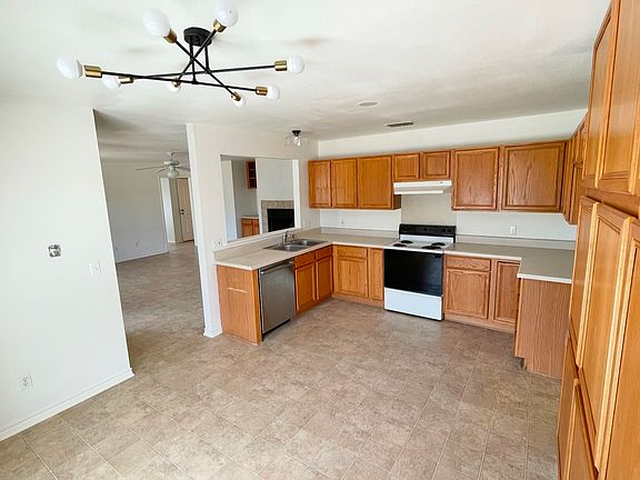 3rd image of 817 Saddlewood Blvd