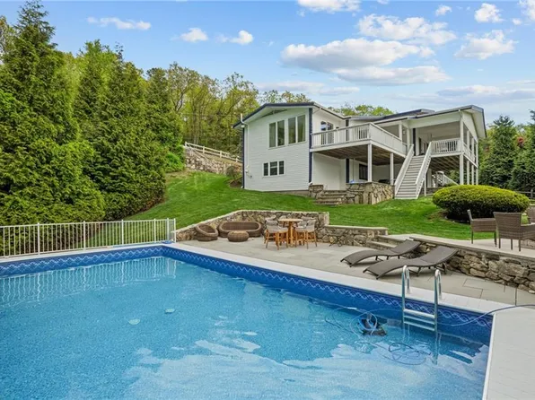 196 Stillwater Rd, Smithfield, RI 02917