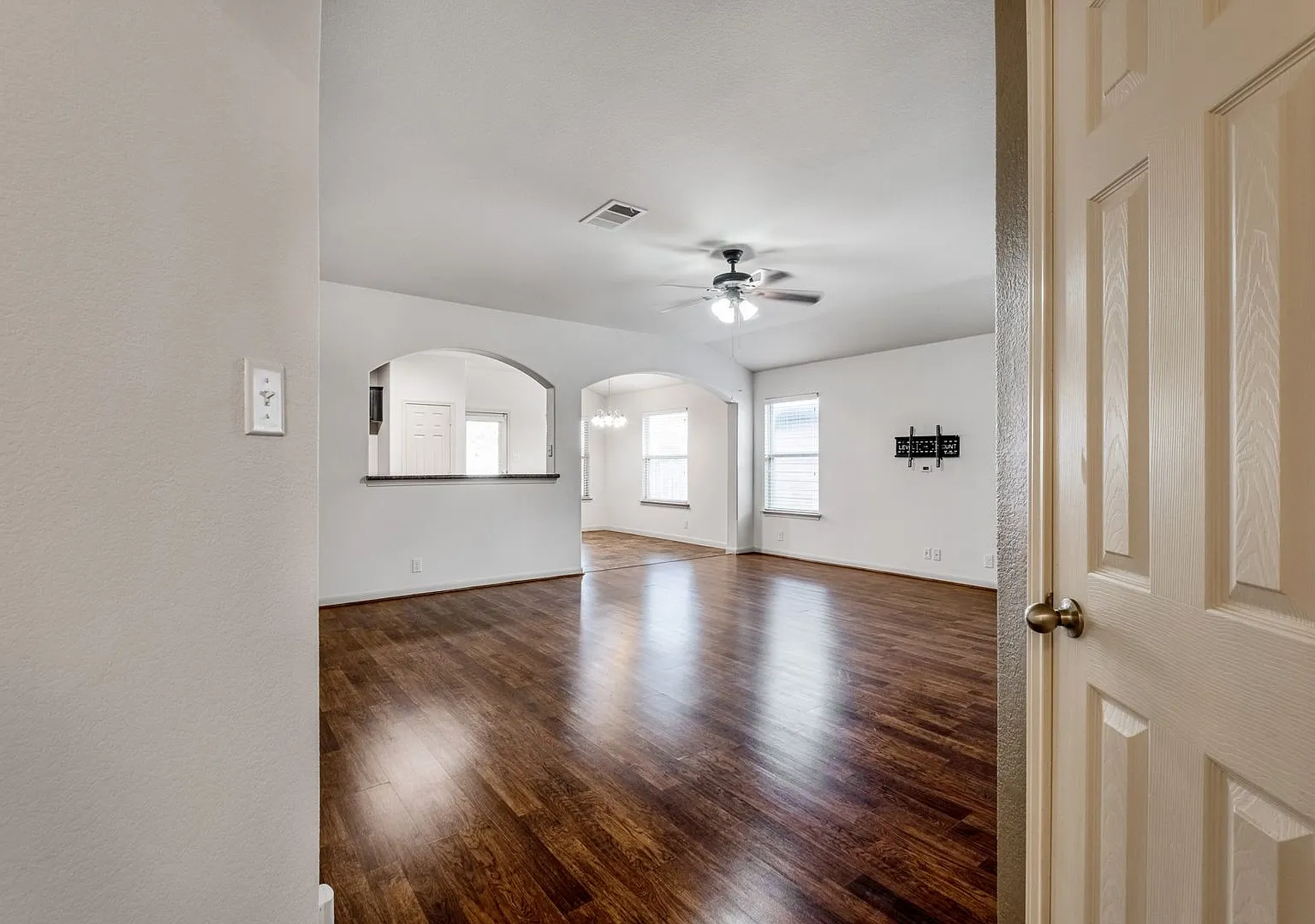 Warming 3 Bedroom, 2 Bath Home Near Southwestern University & Downtown Georgetown — Photo 4