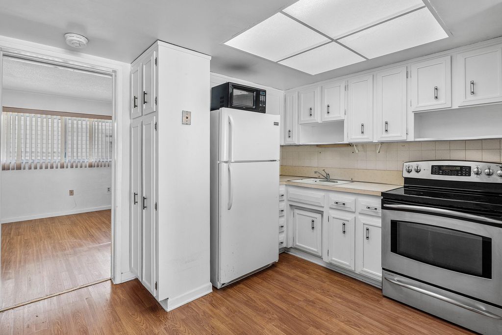1110 N RIVERSIDE Drive #23, photo 9