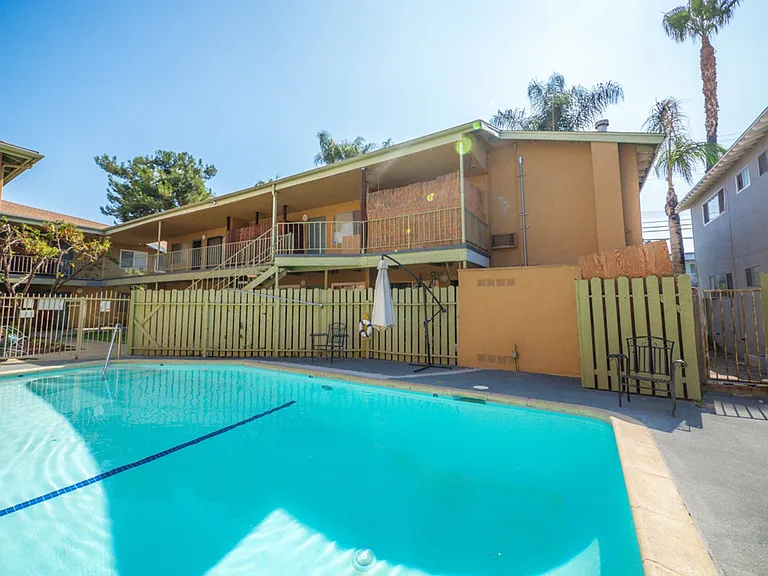 20353 Saticoy St — Photo 28