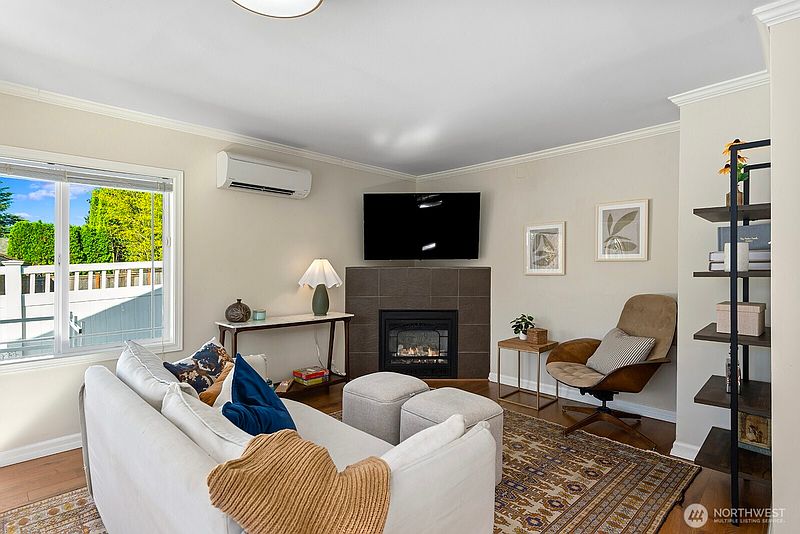 5th image of 3610 SW Kenyon Street