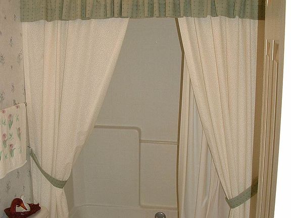 ONE PIECE TUB AND SHOWER