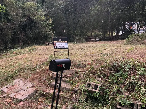 3 Circle Dr SE, Lindale, GA 30147