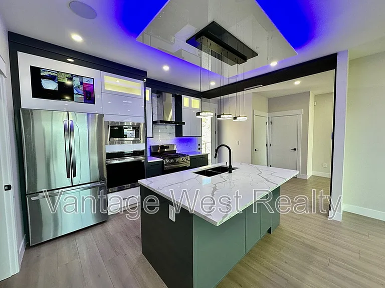 3608 Silver Way — Photo 2