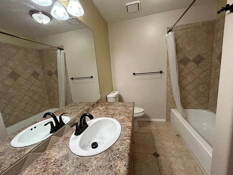 1045 N 1725 W — Photo 20