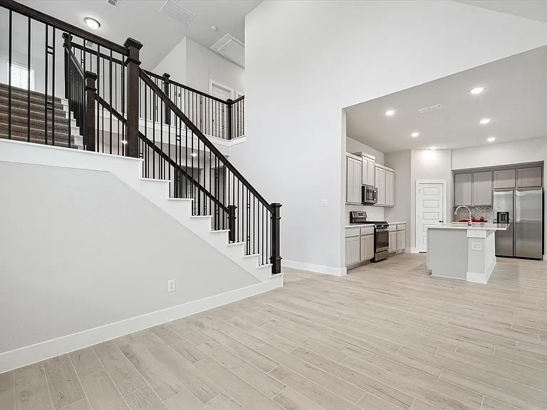 2418 Russet Forest Dr — Photo 7