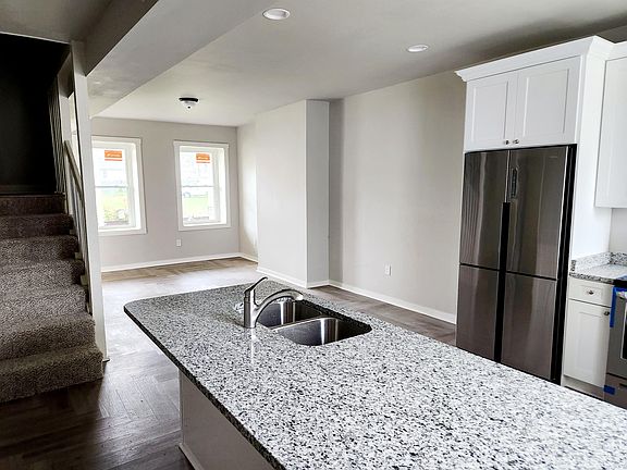 4th image of 2119 Bainbridge St