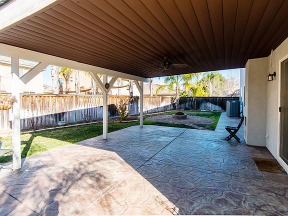 4th image of 33599 Zinnia Ln