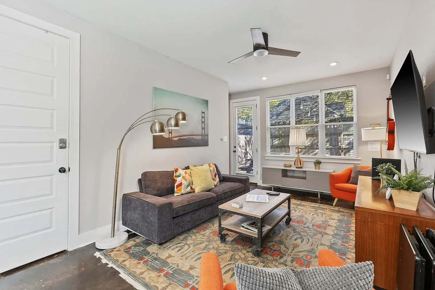 4 bed, 2.0 bath, $3,920 — Photo 4
