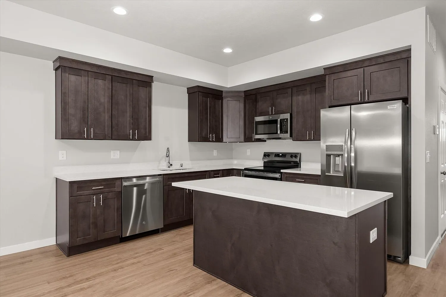 3 bed, 2.5 bath, 1480 sqft, $2,350 — Photo 4