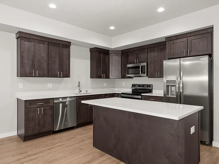 2202 E Rich Ave — Photo 4