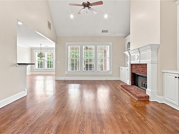 5th image of 925 Windsor Place Cir