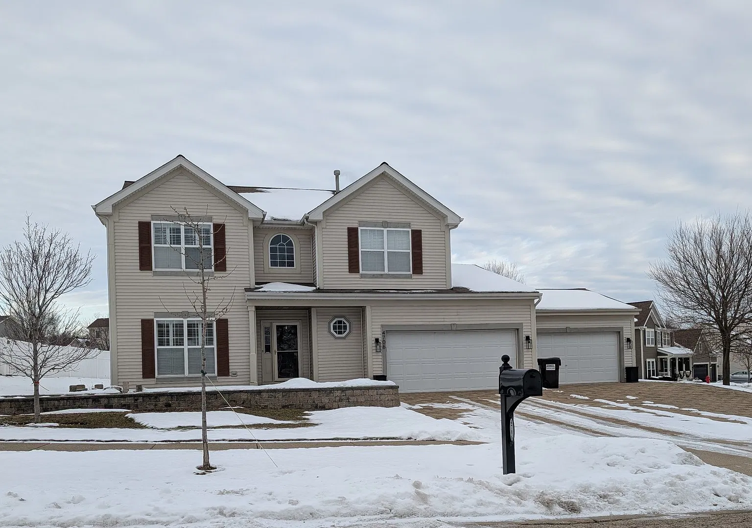 4 bed, 3.5 bath, 2398 sqft, $3,200 — Photo 1