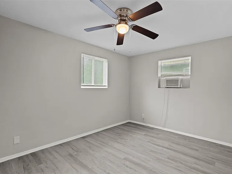 2328 Boss St #A — Photo 8
