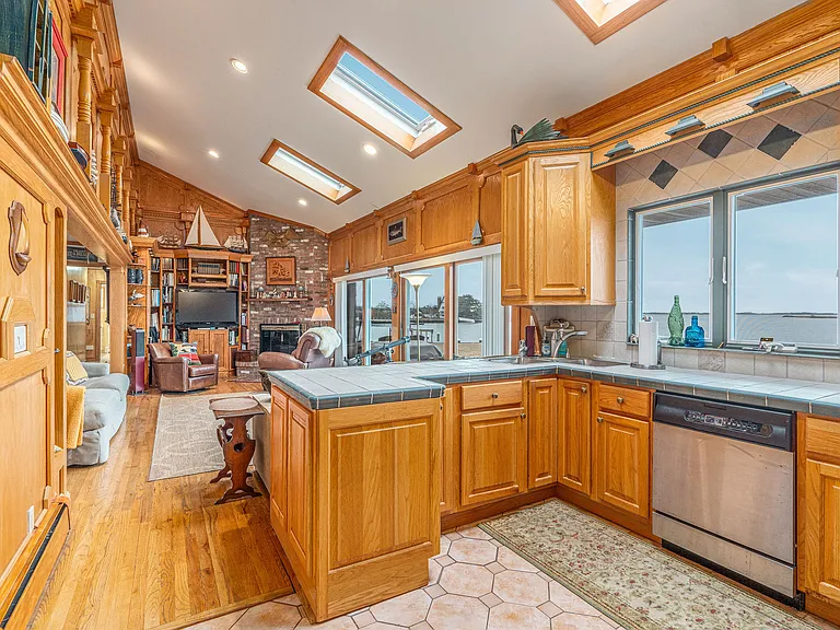 28 Koral Dr — Photo 9