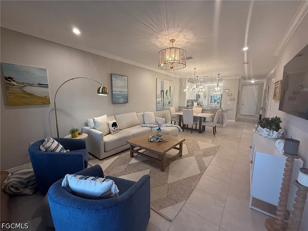 2 bed, 2.0 bath, 1528 sqft, $9,100 — Photo 2
