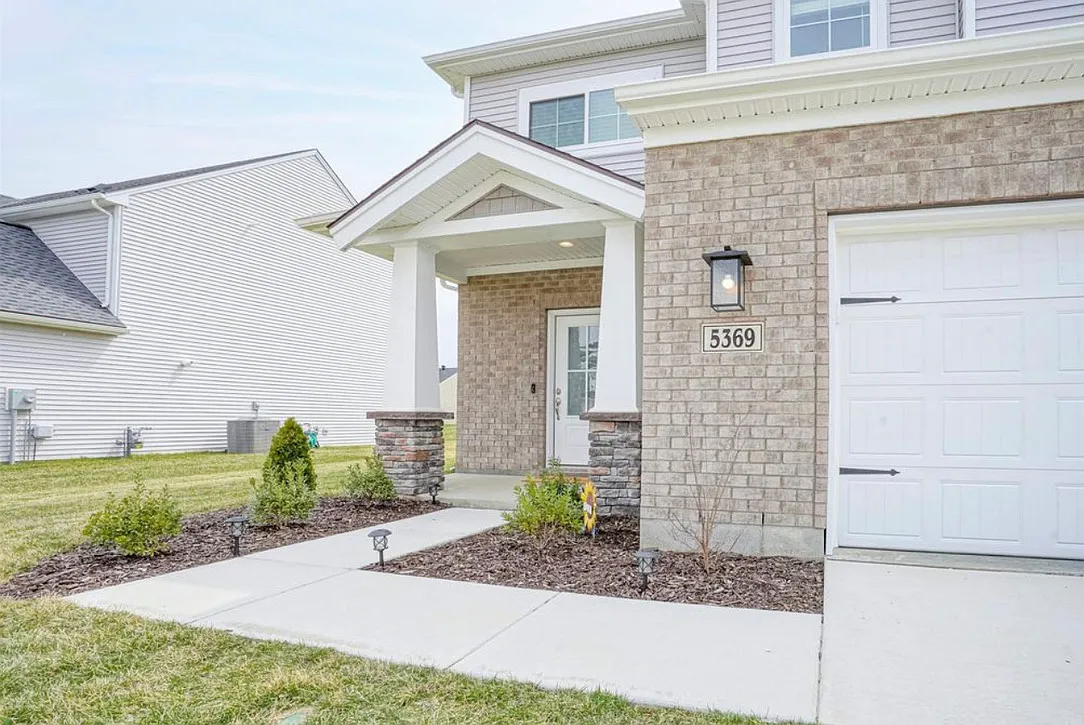 4 bed, 2151 sqft, $3,900 — Photo 2