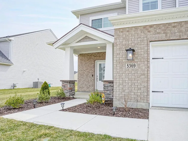 5369 Bloomsbury Ct — Photo 2