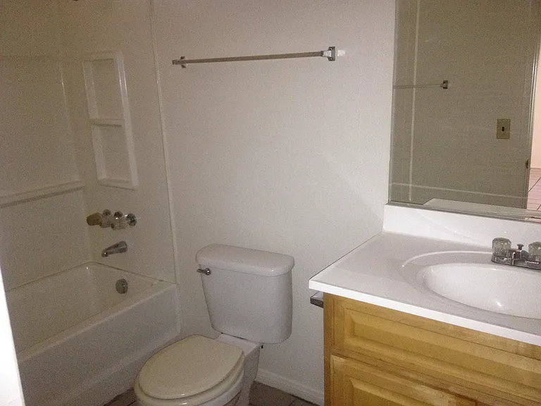 1198 E 8th St #6 — Photo 5