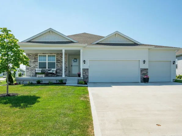 800 Knoll Dr, Norwalk, IA 50211