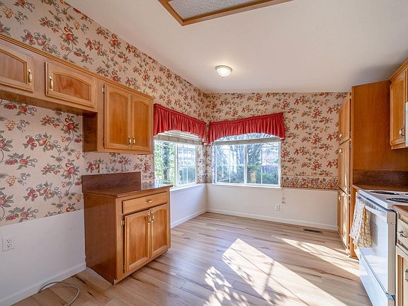 4th image of 19580 Plum Ct Space 3