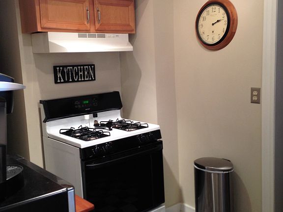 2nd image of 1346 N Greenview Ave APT Coach