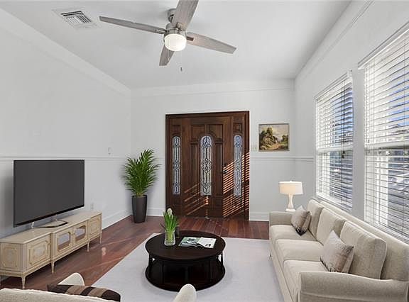 2nd image of 3022 Robert St