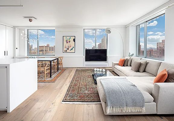 2nd image of 360 E 88th St APT 34B