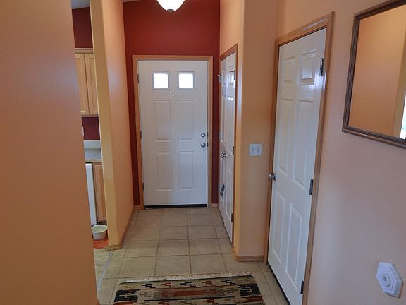 3rd image of 704 NE Robin Pl