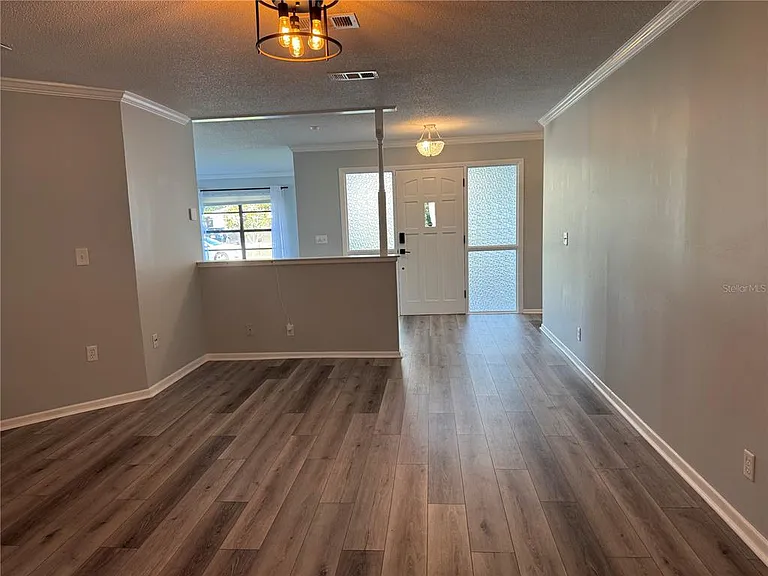 16 Courtney Pl — Photo 10