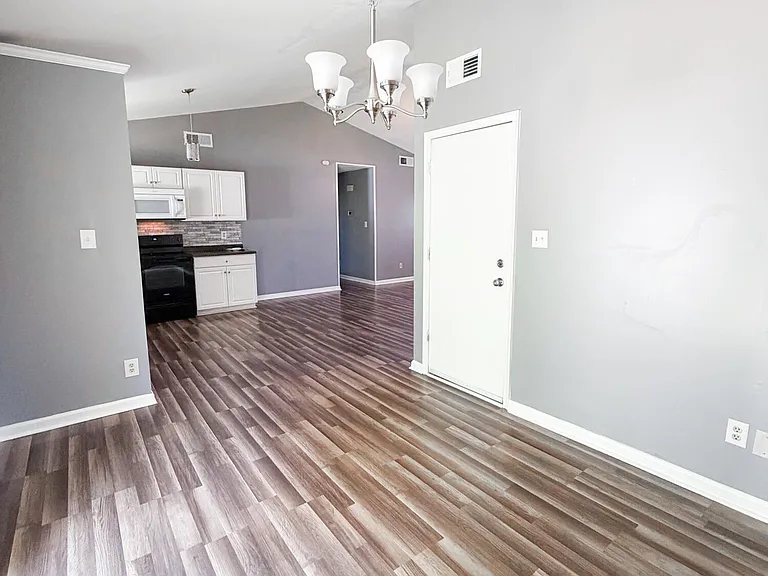 308 Overdale Cir — Photo 7