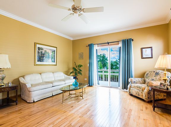 2nd image of 2810 Gateway Cir