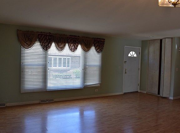 3rd image of 217 Jefferson Ln