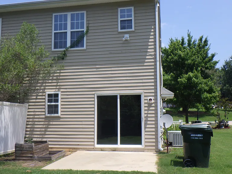 381 Woodson Dr — Photo 2