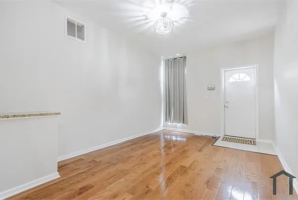 1235 N Bond St — Photo 16