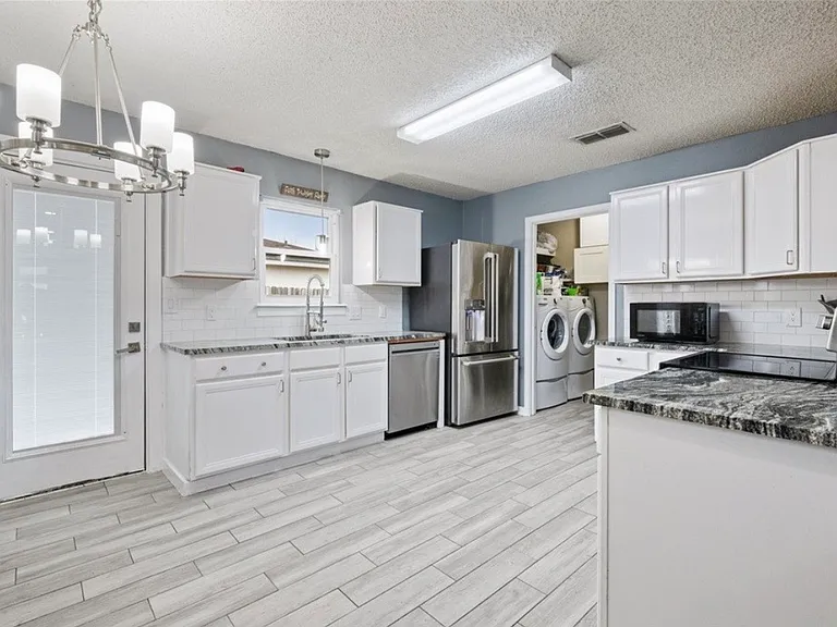 7610 Caribou Dr — Photo 4