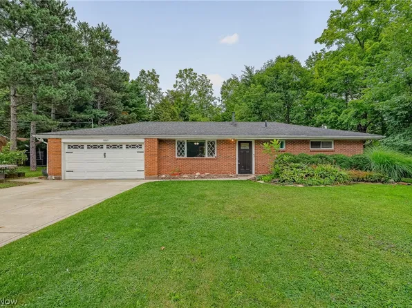 9265 Brookdale Ln, Macedonia, OH 44056