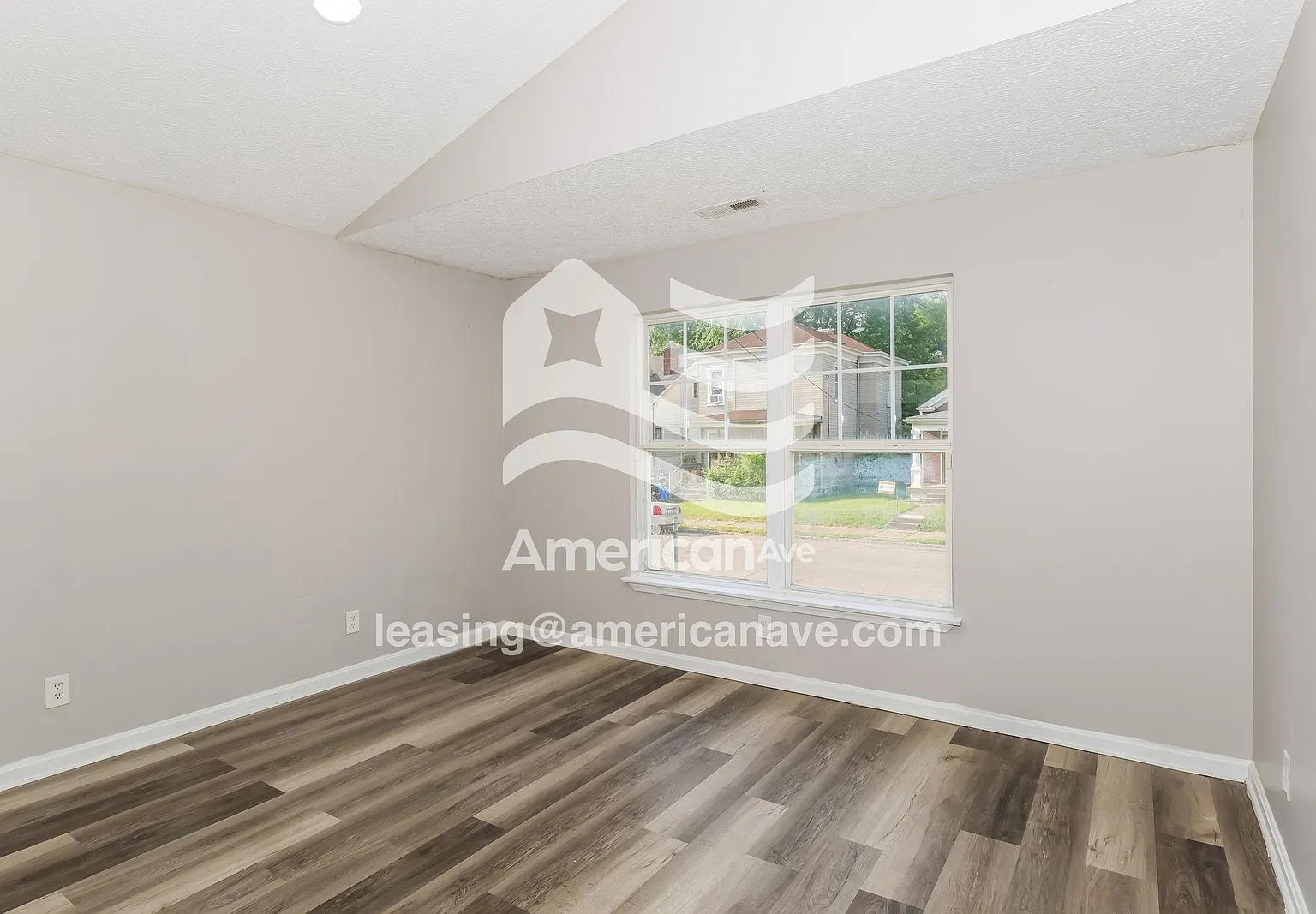 3 bed, 1.5 bath, 1025 sqft, $1,119 — Photo 2