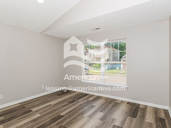 1524102_002_living_room_2.jpg