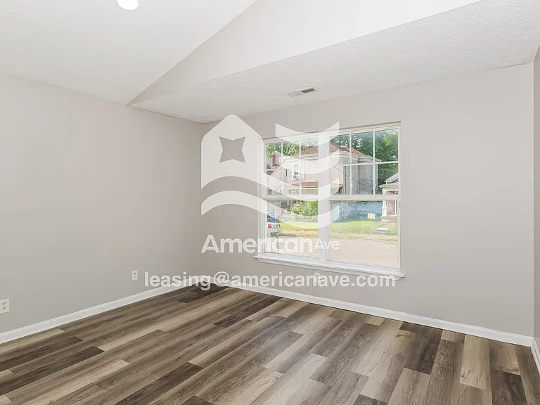 1524102_002_living_room_2.jpg