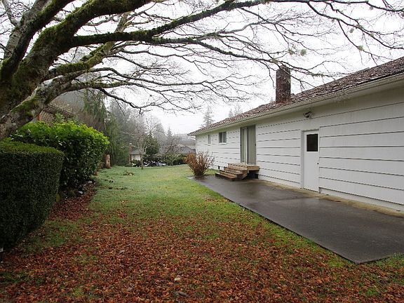 2nd image of 1818 Sherwood Ln