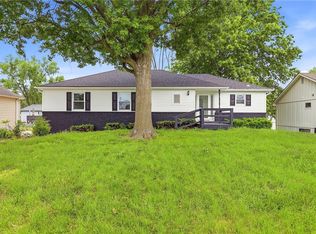 1725 S Kiowa Dr, Olathe, KS 66062