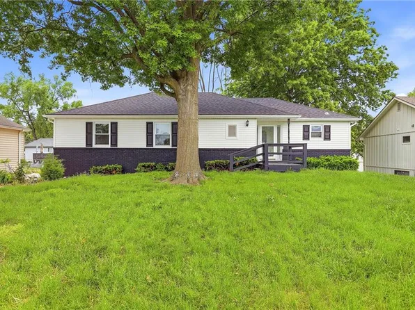 1725 S Kiowa Dr, Olathe, KS 66062