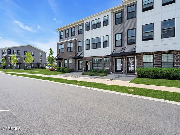 3rd image of 54 Midway Rd S