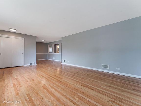 4th image of 846 E 166th Pl