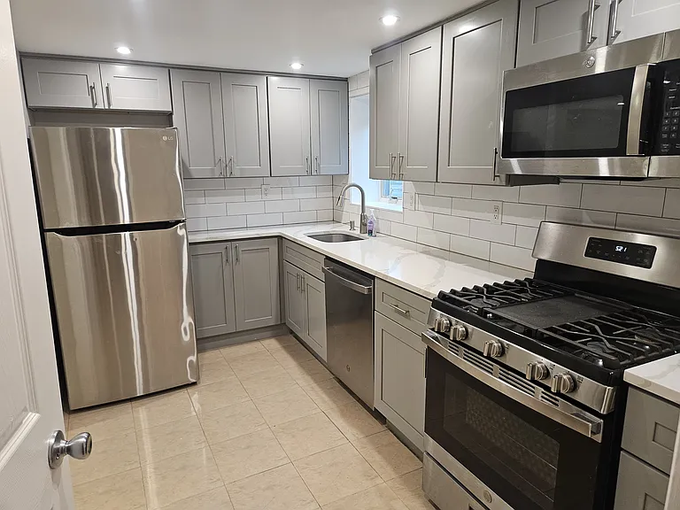 225-229 Huyler St #1 — Photo 2