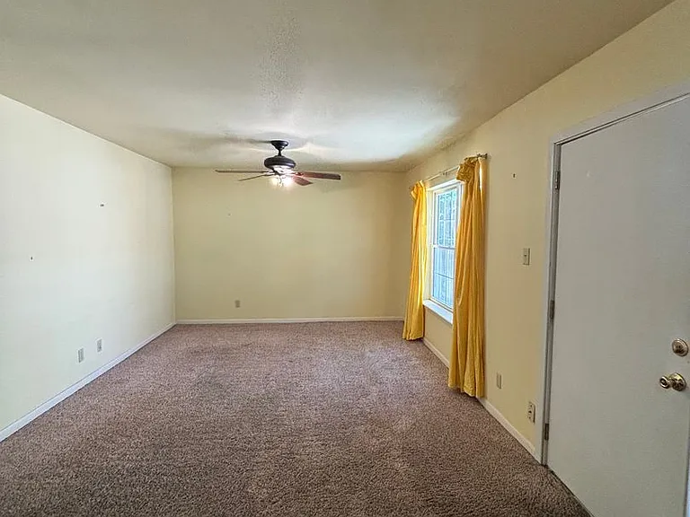 3820 Fairfield Ave #94 — Photo 2