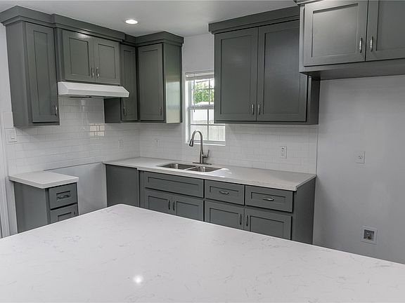 4th image of 609 Caddo Street