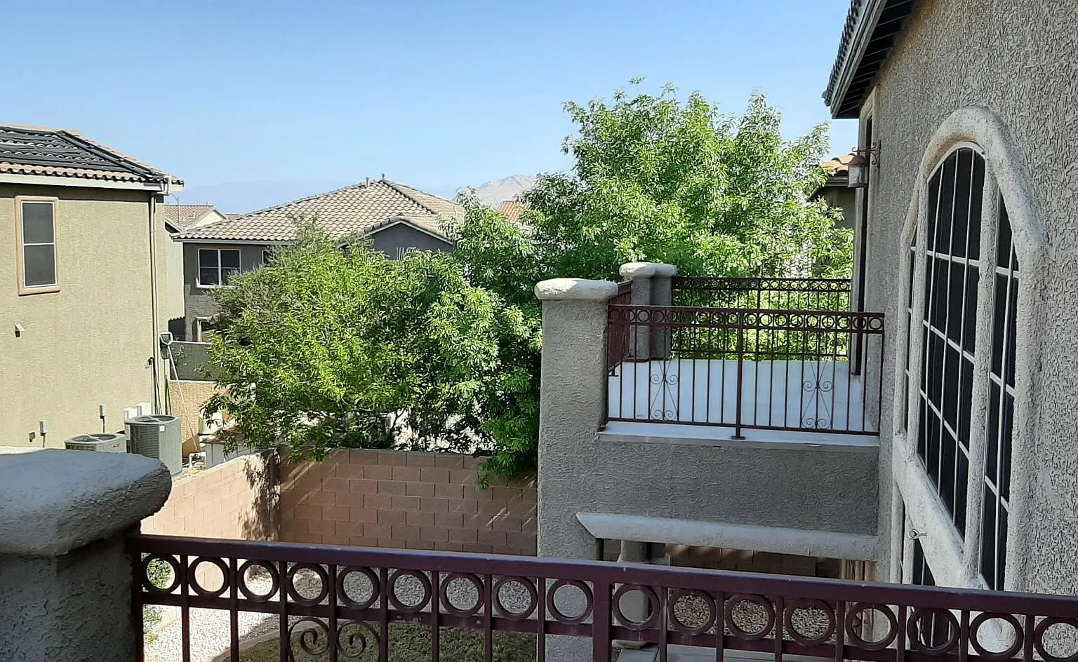 3 bed, 3663 sqft, $2,400 — Photo 4